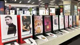 La empresa brasileña Adhespack crea una línea de muestras de perfumes que ayuda a proteger a los clientes de la contaminación en las superficies 