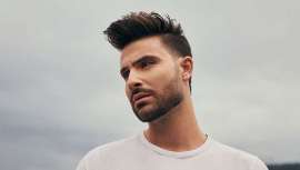 Develamos el cuarto look de tendencia de la colección ROOTS, de MOSER, con motivo de la celebración de su 25 aniversario. Se trata de un original pompadour, detallado paso a paso 