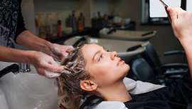 Salerm 21 es el acondicionador que mejor valoran las personas que navegan a través de Google al contar con más de 600 reseñas, la mayoría de ellas con 5 estrellas