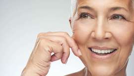 A partir del test genético de salud de la piel, el laboratorio estudia el ADN de la persona para conocer cuáles son los cambios genéticos que predisponen a tener alteraciones cutáneas y poder prevenirlos y tratarlos a tiempo