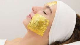 Este protocolo facial te hará soñar, durante 90 minutos, con el brillo inconfundible y el lujo irresistible del oro de 24 K 