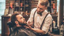 Falámos com Ángel Cruz, Álvaro Torres e Diego Guerrero, barbeiros por vocação e convicção, acerca do cuidado e manutenção de barbas e bigodes, o que nos permite por sua vez rever as bases e tendências do mercado e indústria barbershop