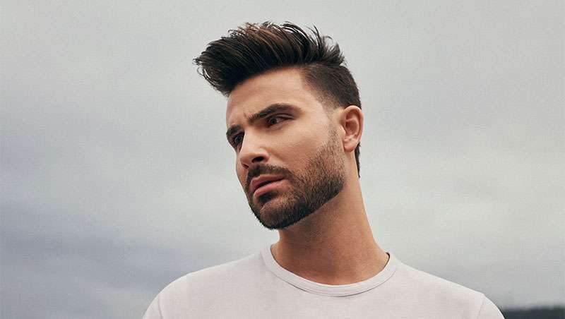 Corte 'Shiny Pompadour', passo a passo com Moser