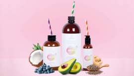 Devuélvele al cabello de tu cliente el resplandor y la vitalidad de un pelo sano con la nueva línea de productos “Smoothie”, la alternativa vegana de Light Irridiance que se asemeja en olor y color a un batido de frutas