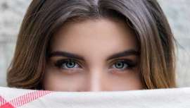 Aunque en la actualidad se llevan bastante pobladas y naturales, no hay que descuidar la forma, y apostar por una que favorezca a tu tipo de rostro