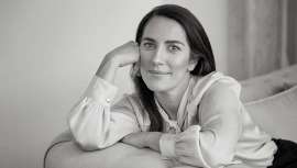 Cuarta generación de farmacéuticos, expertos en botánica, Mar Sieira triunfa con su línea de belleza y salud para la piel Sarah Becquer, tanto que suma las alabanzas de sus compañeros de profesión y por supuesto, de sus clientas