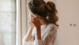 Hoy, hablamos con una gurú de la imagen y el cabello para saber cómo preparar y peinar a nuestras novias para su día más esperado. Ella es Charo García, directora de Ilitia Beauty & Science, asesora científica de imagen, experta en novias 