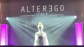 El reencuentro pospandemia más esperado por los profesionales, clientes y distribuidores de Alter Ego Italy, que ha resultado ser una efervescencia de tendencias, técnica y nuevos productos y una reflexión acerca del negocio y empresa en peluquería