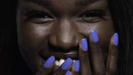 Novedad para añadir a tu bibliografía de cabecera y descubrir cuáles son los nuevos cánones, incluido el peinado y conversaciones en torno a la belleza 