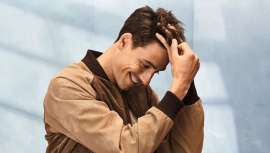 La caída del cabello se incrementa durante la estación otoñal
provocando una falta de densidad. Descubrimos causas y efectos, así como la manera de combatir dicho problema