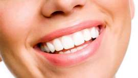 Se encuentran en Internet o en farmacias, y se presentan como una alternativa al blanqueamiento profesional realizado por un odontólogo