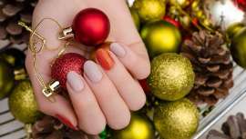 Ya triunfan y se dejan ver en redes sociales, con centenares de posts y miles de fans rendidos a sus efectos, las manicuras shimmery (con mucho brillo), velvet (aterciopeladas), confeti o la clásica nude con algunas variantes. ¡Te lo contamos!