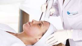 Con MAS, VEV y FACE, EVA de Endosphères exfolia mediante sistema patentado de esferas de gel, activa la nutrición profunda de la piel por electroporación y ejerce Microvibración Compresiva contra el surco de la arruga 