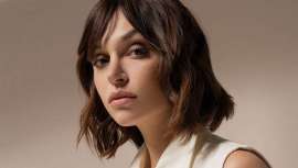 Ya conoces éclat, coloración demipermanente de pH ácido que transforma el color en un tratamiento. Ahora te presentamos éclat Gloss, uno de los servicios en el salón de peluquería para aportar una dosis extra de brillo