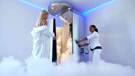 En Estados Unidos es ya más habitual pedir una cita de oxigenoterapia, la técnica para rejuvenecer la piel de rostro y cuerpo. No en vano el oxígeno es uno de los 5 elementos indispensables en la vida.