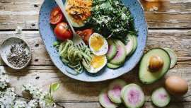 Desde Clínicas Cres nos aconsejan algunos tipos de alimentos que pueden ayudarnos a minimizar los daños causados por la inflamación