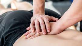 Rico en maniobras y variantes, el masaje sueco recorre el mundo. Y es que se adapta a todas las situaciones: tonificante o relajante, profundo o ligero, sin embargo se ha de saber mucho para dominarlo