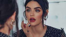 Si quieres que te dure el color o que, por ejemplo, tus labios no se te acartonen y resequen durante la noche, es importante cuidar de ellos siguiendo una serie de pasos y evitando otros, antes de maquillarlos con cualquier cosmético