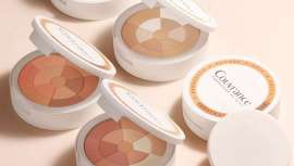 Polvo compacto y en relieve de alto rendimiento, resistente al agua, sin transferencia, con 4 tonos para 4 necesidades: traslúcido, iluminador; efecto bronceado y buena cara