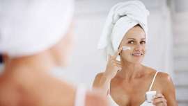 SingulaDerm presenta esta revolucionaria crema antiedad reafirmante elaborada a base de péptidos multifuncionales que aumenta hasta un 123% el colágeno en siete días