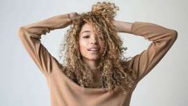 Para usar en el salón y también como mantenimiento del cabello rizado en casa. Tratamiento, fijación, styling... Un amplio mercado de excelentes resultados y de múltiples posibilidades.