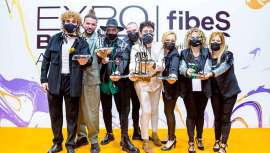 Los finalistas de los Premios Picasso, galardones profesionales del gremio de los peluqueros en Andalucía, han vuelto a presentar sus trabajos en directo, sobre la pasarela, en un alarde de creatividad pura 