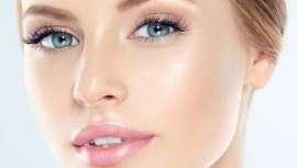 Juvéderm Volbella XC de Allegan Aesthetics mejora los huecos infraorbitarios. Además, la firma pone en marcha un programa de capacitación en el uso del producto