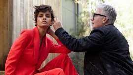 Se puede solucionar con la aplicación de tratamientos específicos que ayudan a frenar la caída y a fortalecer nuestro cabello