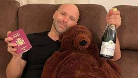 Al frente de SK Style Barcelona, con 13 años de residencia en nuestro país y una larga lista de éxito cosechados en torno a su labor como profesional peluquero, Kiryliuk obtiene, por fin, la nacionalidad española 