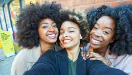 La Cámara de Representantes de EE UU aprueba un proyecto de ley que reconoce que las personas de ascendencia africana se han visto rutinariamente privadas de oportunidades. La discriminación por el cabello se convierte así en delito