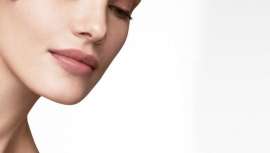 La piel del contorno de los ojos es cuatro veces más fina que la del resto del rostro, por lo que necesita un mimo y un cuidado especial, sobre todo a partir de los 30 años