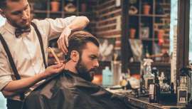 O corte de cabelo em barbearias adquire maior popularidade contra os cabeleireiros 