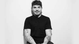 Jesús de Paula es actualmente un referente en el mundo de la belleza de nuestro país. Por sus manos pasan las celebrities del momento y su gran trabajo ocupa las páginas de las principales cabeceras y campañas de moda más importantes