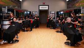 Cuatro nuevos miembros que se unen a los cuatro titulares de esta cadena de franquicias dedicada al cuidado del cabello masculino e infantil, y que recorren Estados Unidos, inspirando y educando a los peluqueros y peluqueras 