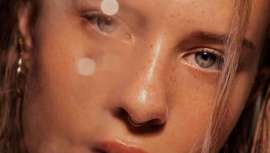 Actúan como comunicadores, desencadenando una respuesta en determinadas células de la piel y mejorando la síntesis de colágeno y elastina