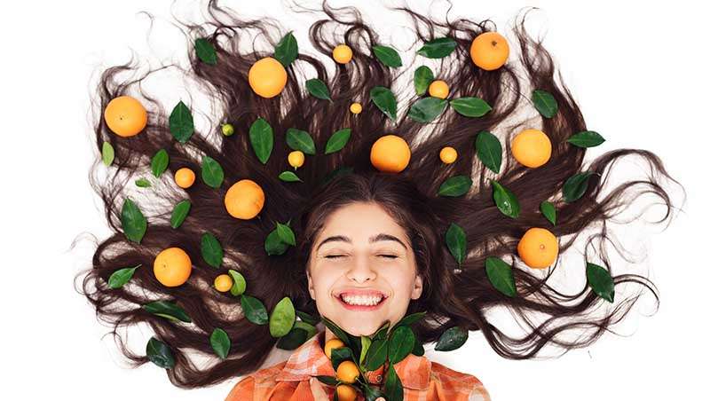 chica pelo fruta largo naranjas
