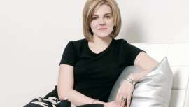 La estética es lo que más le gusta; no sólo practicarla, sino también investigarla. En lo referido a belleza y salud cree prioritario el equilibrio cuerpo/mente