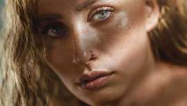 Depende de cómo afrontes la vida y lo que hagas por ti y tu propio bienestar, podrás revertir, o no, tu edad atajando el envejecimiento. Nos lo cuenta la experta facialista, Yvette Pons