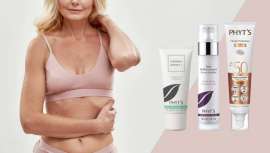 Propensa a flacidez, arrugas e hiperpigmentaciones, los profesionales de la belleza saben que se ha de cuidar esta zona con cosmética específica y tratamientos de cabina para retrasar su envejecimiento. Phyts tiene la respuesta biocertificada