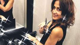 Figura sobresaliente, mujer peluquera, empresaria, artista, artífice e integrante de alguno de los movimientos más interesantes de los últimos tiempos en torno a la peluquería, Amparo Fernández es hoy con nosotros titular y motivo de ejemplo