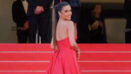 La influencer española pisa la alfombra roja del festival de Cannes con un look icónico y una coleta alta, lisa y pulida que es pura inspiración
