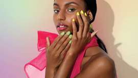 Las tendencias en uñas para este verano 2022 ya están aquí. Te contamos cuáles son las tendencias, con la opinión experta de Jennifer Silverio, manicurista oficial de Orly, y Briyi Bri, maquilladora de Amelia Cosmetics