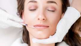 Según la AECEP en 2022 se ha incrementado un 10% la demanda de tratamientos relacionados con atrasar los signos de la edad, convirtiendo al Bótox, el Baby Bótox y el Ácido Hialurónico en los retoques más demandados entre jóvenes entre 20 y 35 años