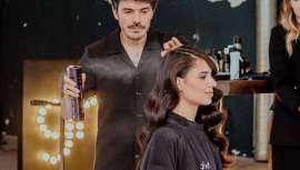 Una cita muy esperada donde el artista Jesús de Paula, junto a ghd han presentado su colección secreta París 1982. Una visión muy personal de las últimas tendencias editoriales, con su particular sello en los acabados y novedosas técnicas