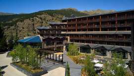 El hotel vuelve a abrir sus puertas el 18 de junio para dar la bienvenida a la época estival y ofrecer distintas actividades para disfrutar de la naturaleza, como el trekking en los Pirineos y el ciclismo