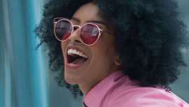 La base de cualquier rutina oral se sustenta en el cepillado diario, pero para completarlo debemos incluir un elemento complementario que nos ayude a lograr una limpieza total y completa