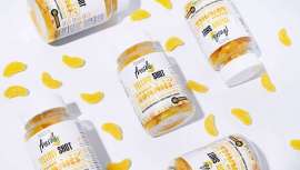 Ya está aquí el primer producto de nutricosmética de la firma Salerm Cosmetics para un cabello fuerte y sano, gominolas que se comen: 9 vitaminas y 3 minerales sabor plátano, Vitamin Gummies