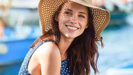 Los efectos del sol en el pelo, especialmente en primavera y verano, se traducen en fragilidad capilar, oxidación y falta de brillo. Evitarlo es posible