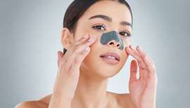 Muchas son las mujeres a las que les traen de cabeza los poros abiertos y/o dilatados. Hoy revisamos cómo la medicina estética los minimiza y difumina con grandes resultados