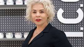 Asegura que lo suyo, la peluquería, es más allá de su profesión, un estilo de vida, la clave de su éxito. Y como tal la practica, al frente del Salón Jorge Rubín Gran Vía, entregada y rendida a sumar solo y exclusivamente, clientes satisfechos